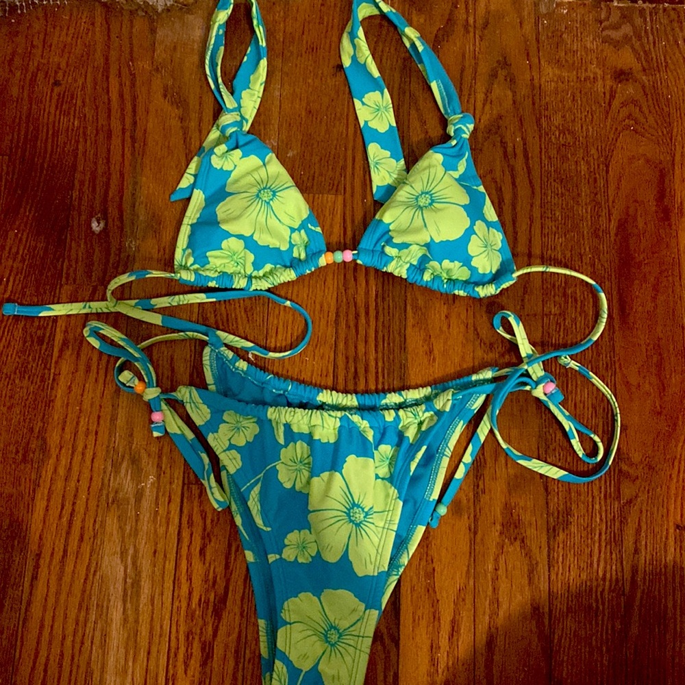 Hibiscus bikini blue green aqua